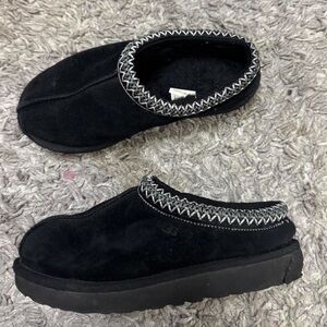 Women's Black Slip-On Shoes uggs